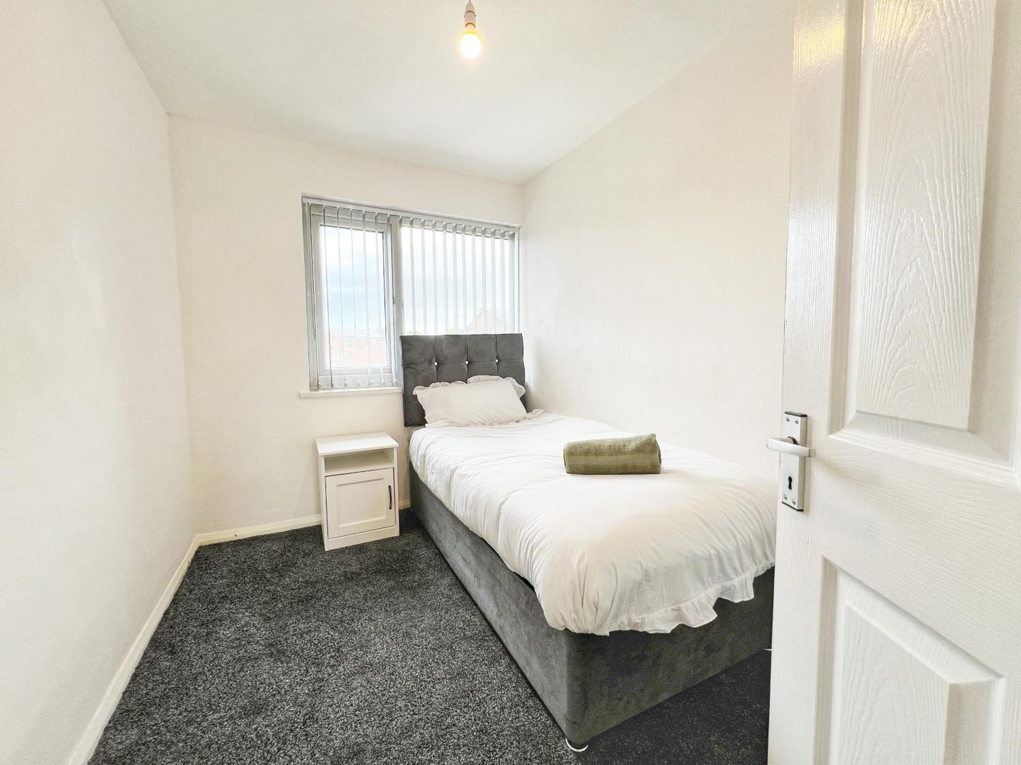 Rusholme Apartment - Sleeps 4 Манчестър Екстериор снимка