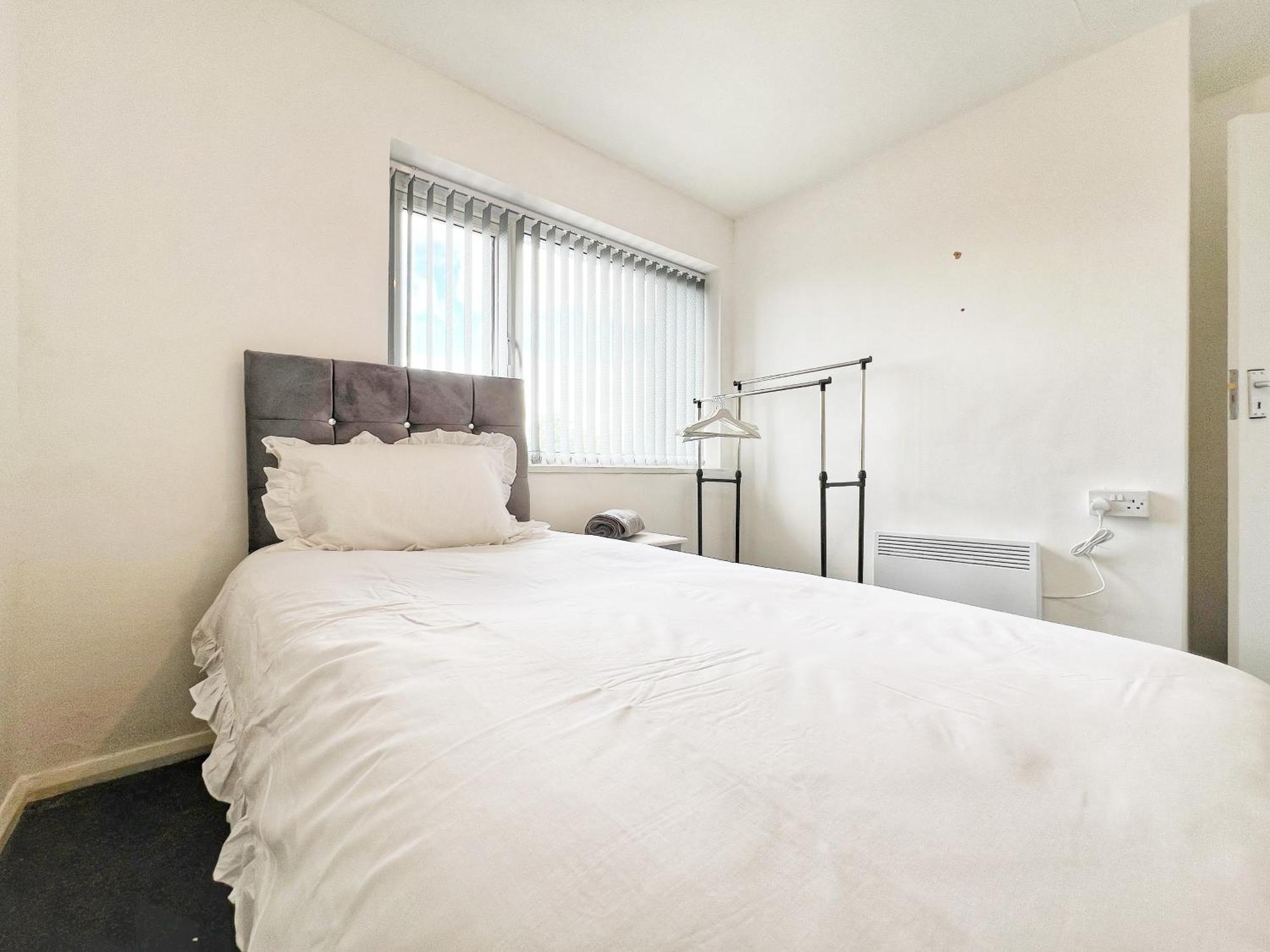 Rusholme Apartment - Sleeps 4 Манчестър Екстериор снимка