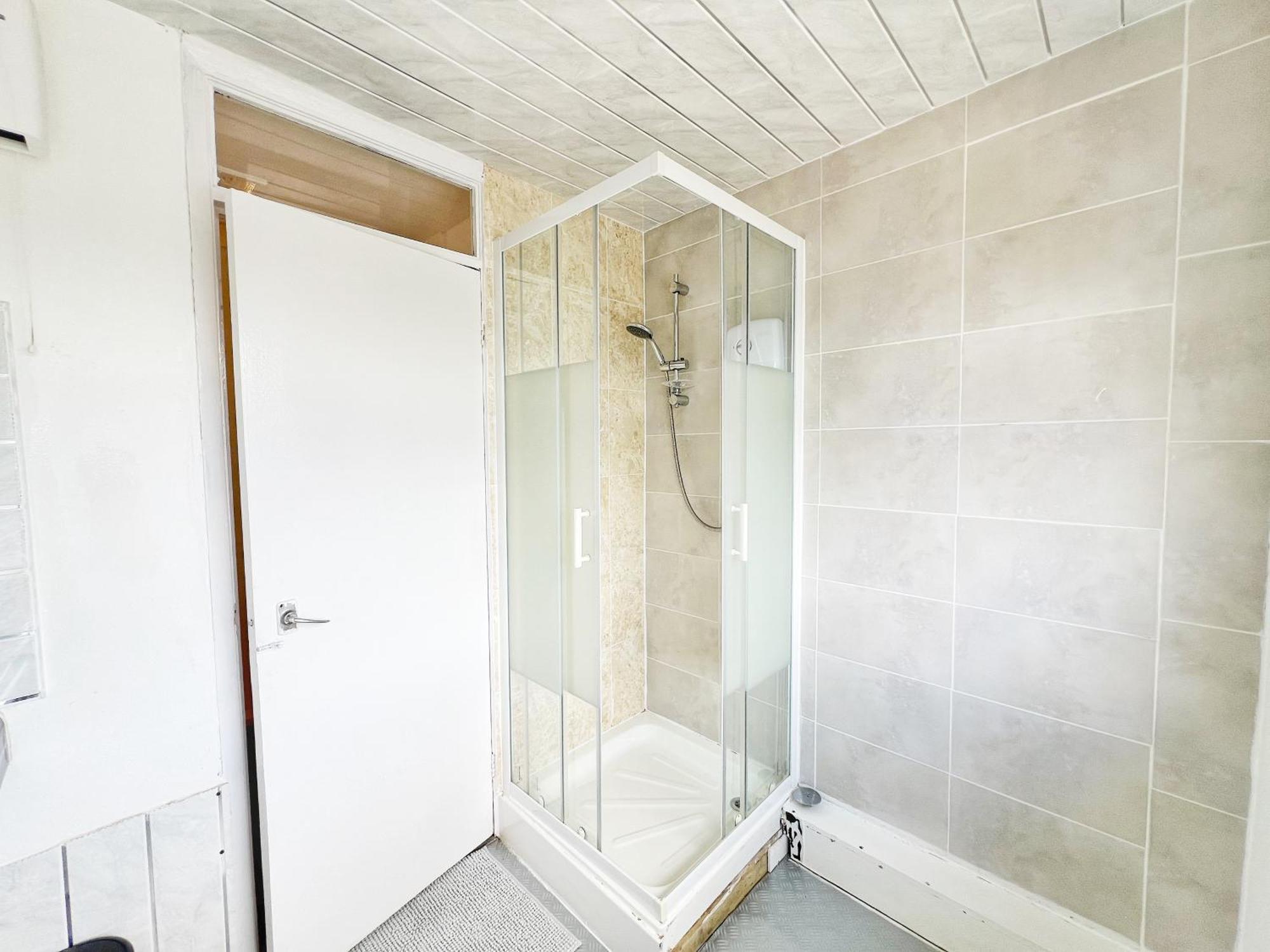 Rusholme Apartment - Sleeps 4 Манчестър Екстериор снимка